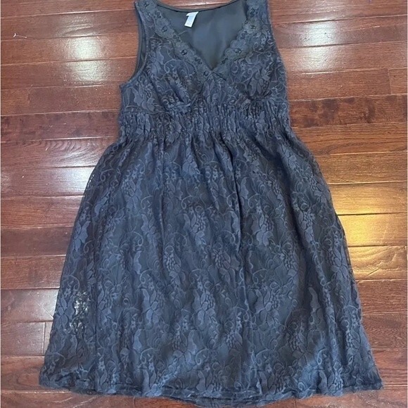 Charcoal gray vneck smocked lace dress size small - Picture 3 of 7